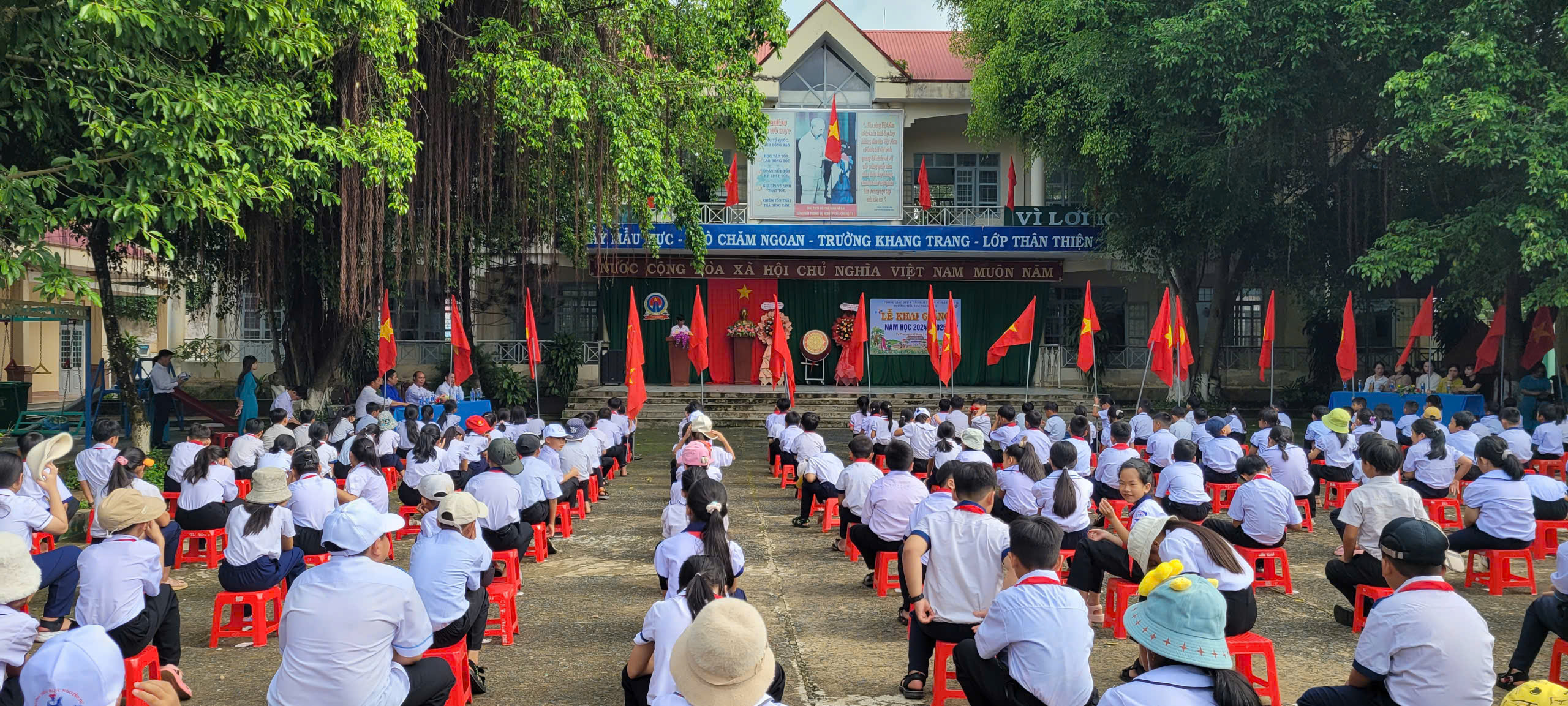 học sinh tham gia lễ khai giảng